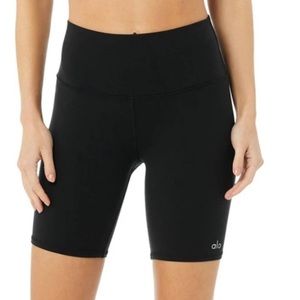 Alo Biker Shorts Well Loved!